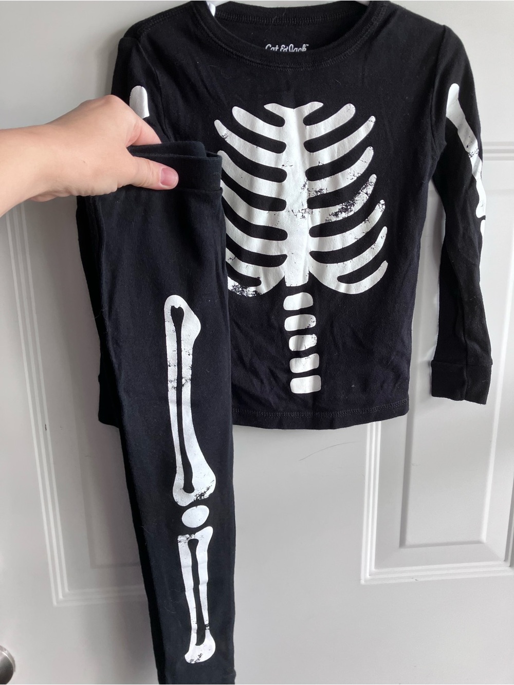 Cat & Jack Halloween black white skeleton sleep set 4T